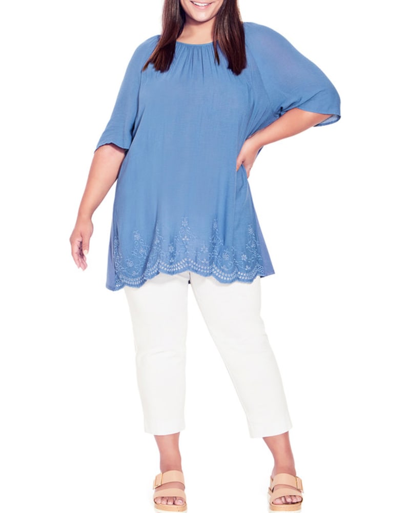 Front of a model wearing a size 14 Zuri Cropped Pull On Pant in White by avenue. | dia_product_style_image_id:280484